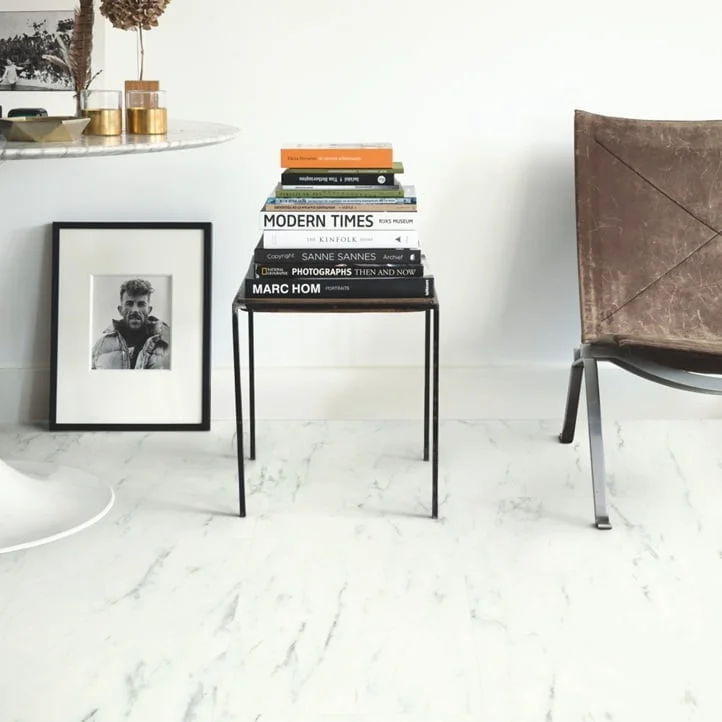 Mármol Carrara Blanco AVST40136 Baldosas vinilo Alpha Vynil Quick Step