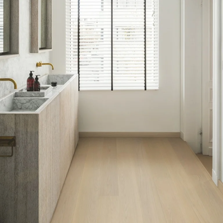 Roble blanco lirio extra mate | Parquet impermeable Cascada CASC5106